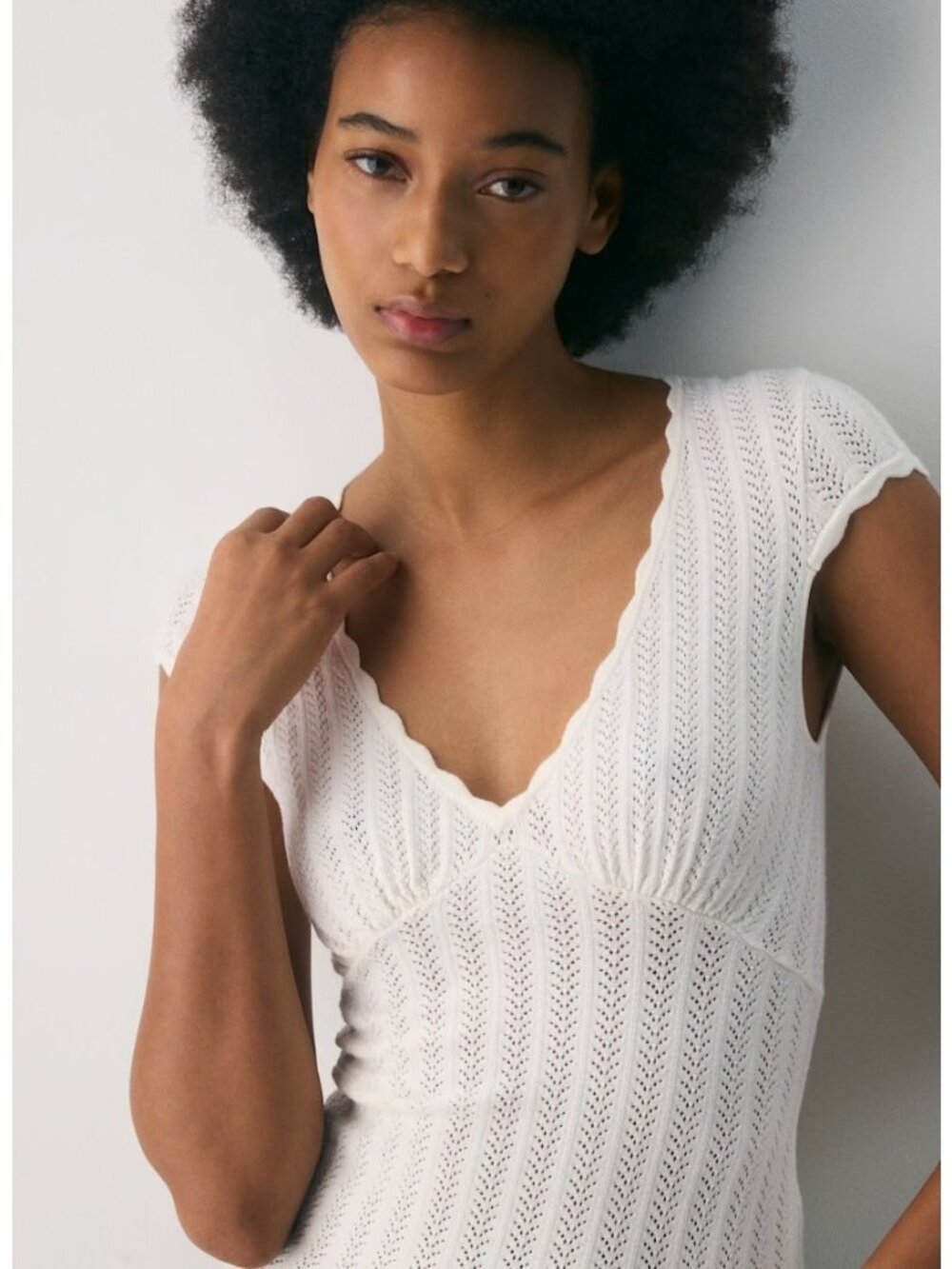 Wilfred White Knit V-Neck Cap Sleeve Top - Size M - Scalloped Hem - Lightweight